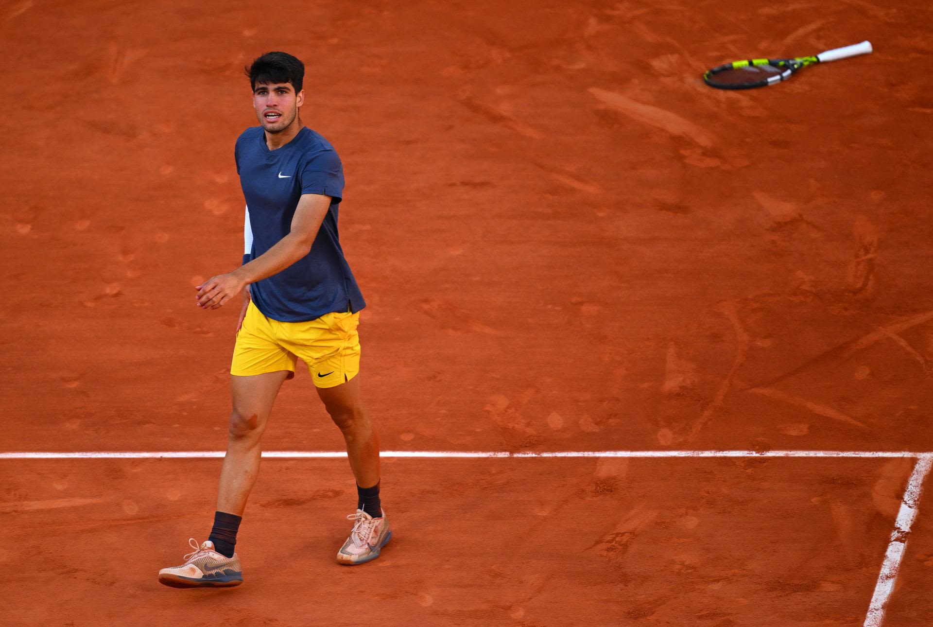 Watch: Carlos Alcaraz trains on clay four days after winning Wimbledon