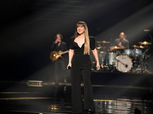 Fans Call Original Artist of Kelly Clarkson's Latest 'Insane' Cover 'Another Victim': 'You Just Lost Your Song'