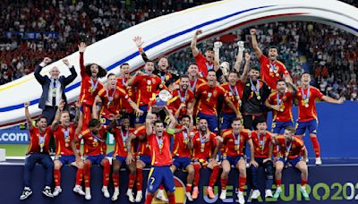 四度封王！西班牙 2：1 擊敗強敵英格蘭奪下歐國盃冠軍獎盃