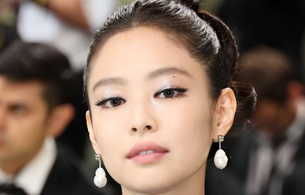 Blackpink’s Jennie Apologizes After Being Filmed Vaping Indoors