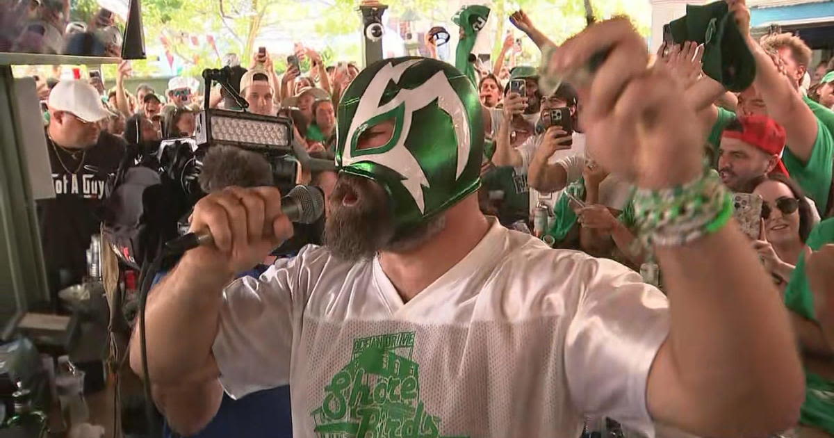 Jason Kelce celebrity bartends at Ocean Drive to benefit the Eagles Autism Foundation