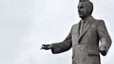 ¿Dónde está y cuánto costó el monumento a Carlos Hank González, estatua que fue vandalizada?
