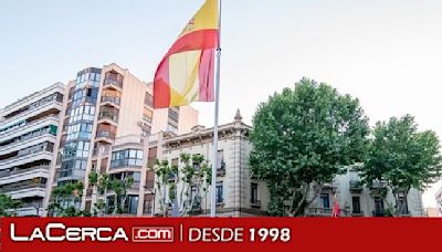 Serrano destaca la implicación de los albaceteños en el 50 aniversario del Ala 14 durante el concierto militar y el Arriado de Bandera del que hoy han disfrutado más de 1.000 personas en Albacete