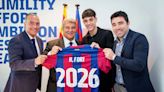 Héctor Fort renueva con el Barça hasta 2026