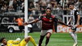 Flamengo supera o Atlético-MG em noite de 'olé' e continua soberano no topo do Brasileirão