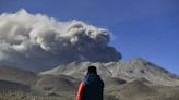 Perú activa estado de emergencia por erupción de volcán Ubinas