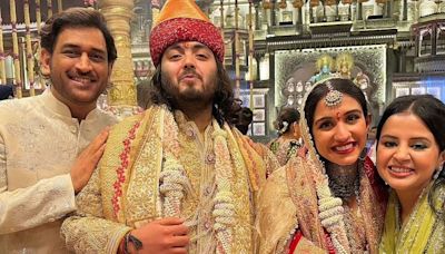 Así ha sido el ritual de bendiciones que han protagonizado Anant Ambani y Radhika Merchant en el segundo día de su lujosa boda en la India