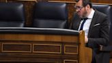 El PP censura que Puente esté jugando al golf en medio del "caos" ferroviario y pide que comparezca en el Congreso