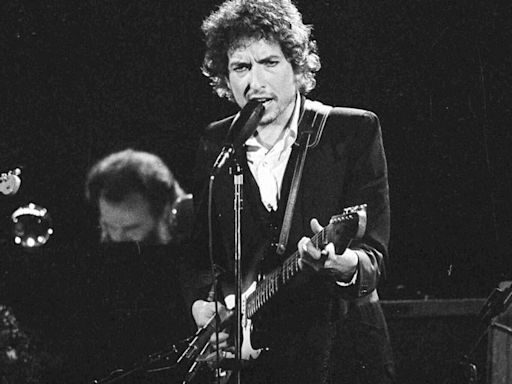 Bob Dylan gives fans a chance to relive iconic 1974 tour with The Band in staggering 27-disc set