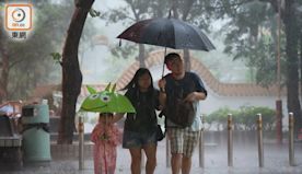 天文台一度連發黃紅雨警告　期間廣泛地區受大雨影響