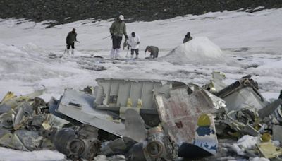 From under the snow, the first sign of the lost plane in 2003