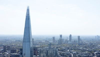 Stunning footage shows daredevil scaling London's tallest building without a harness