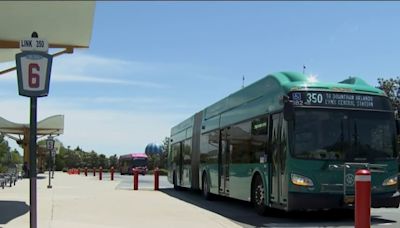 LYNX’s new bus route links Orlando’s airport to tourist destinations