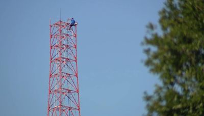 Man arrested for climbing communications tower in Winter Park, police say