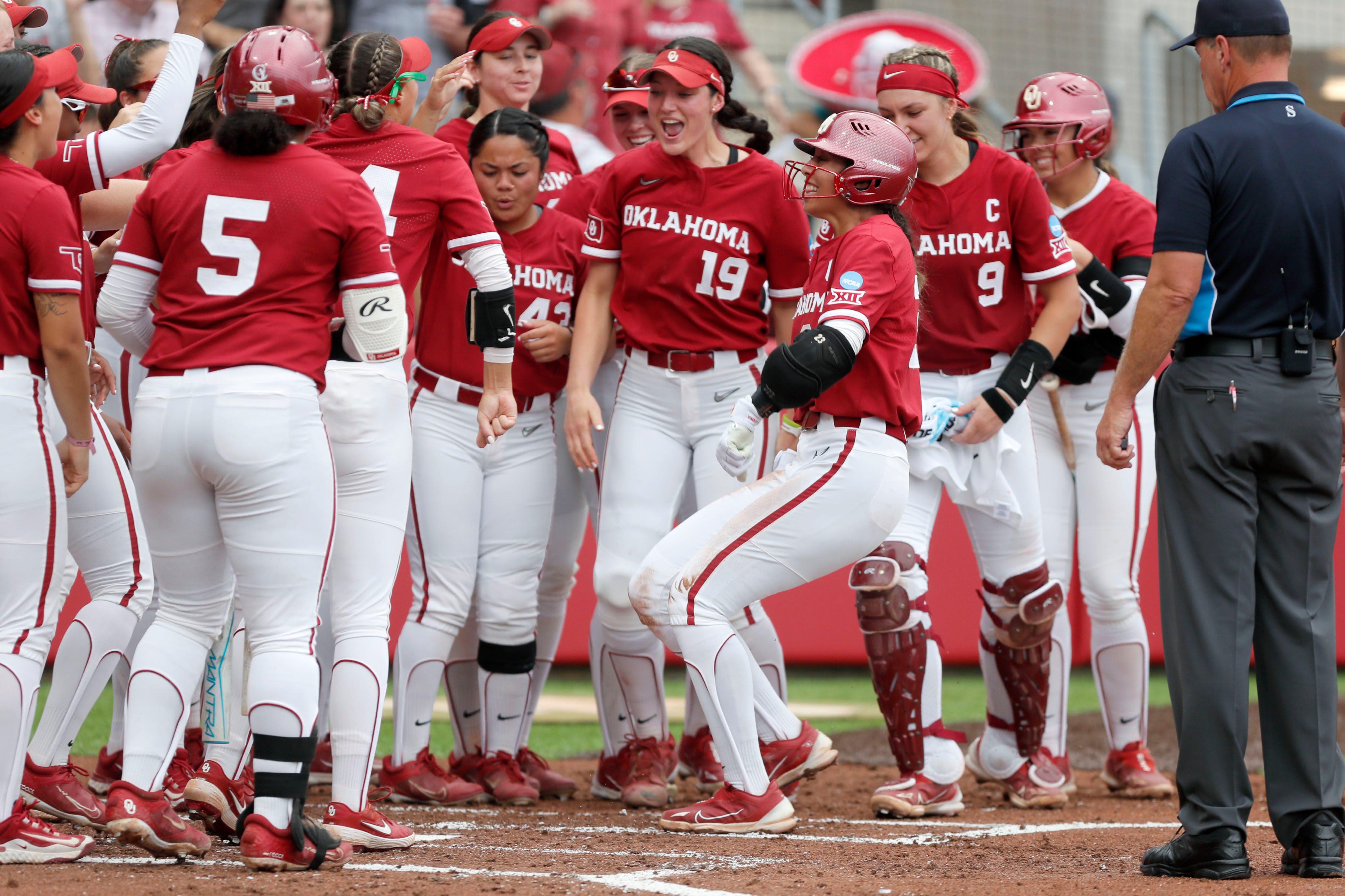 OU softball legend Lauren Chamberlain reflects on Tiare Jennings tying her on HR list