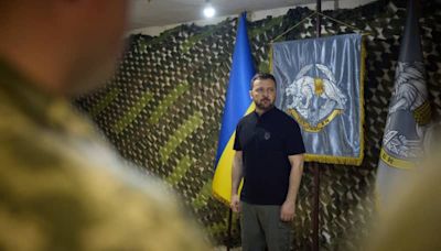 Zelensky visits embattled front line near Kharkiv