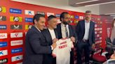 García Pimienta, presentado como entrenador del Sevilla. - MarcaTV