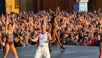 Robbie Williams in Hyde Park - '50, and flourishing' - Review