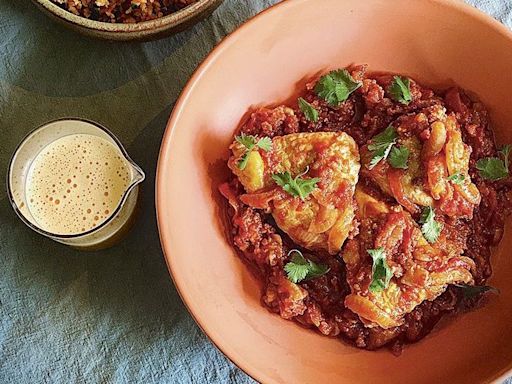 Saveurs de vacances : et si on apprenait (enfin) à réaliser la vraie recette du poulet basquaise ?