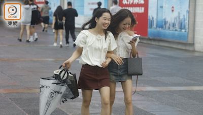 今日大致多雲 間中有驟雨 最高氣溫30°C