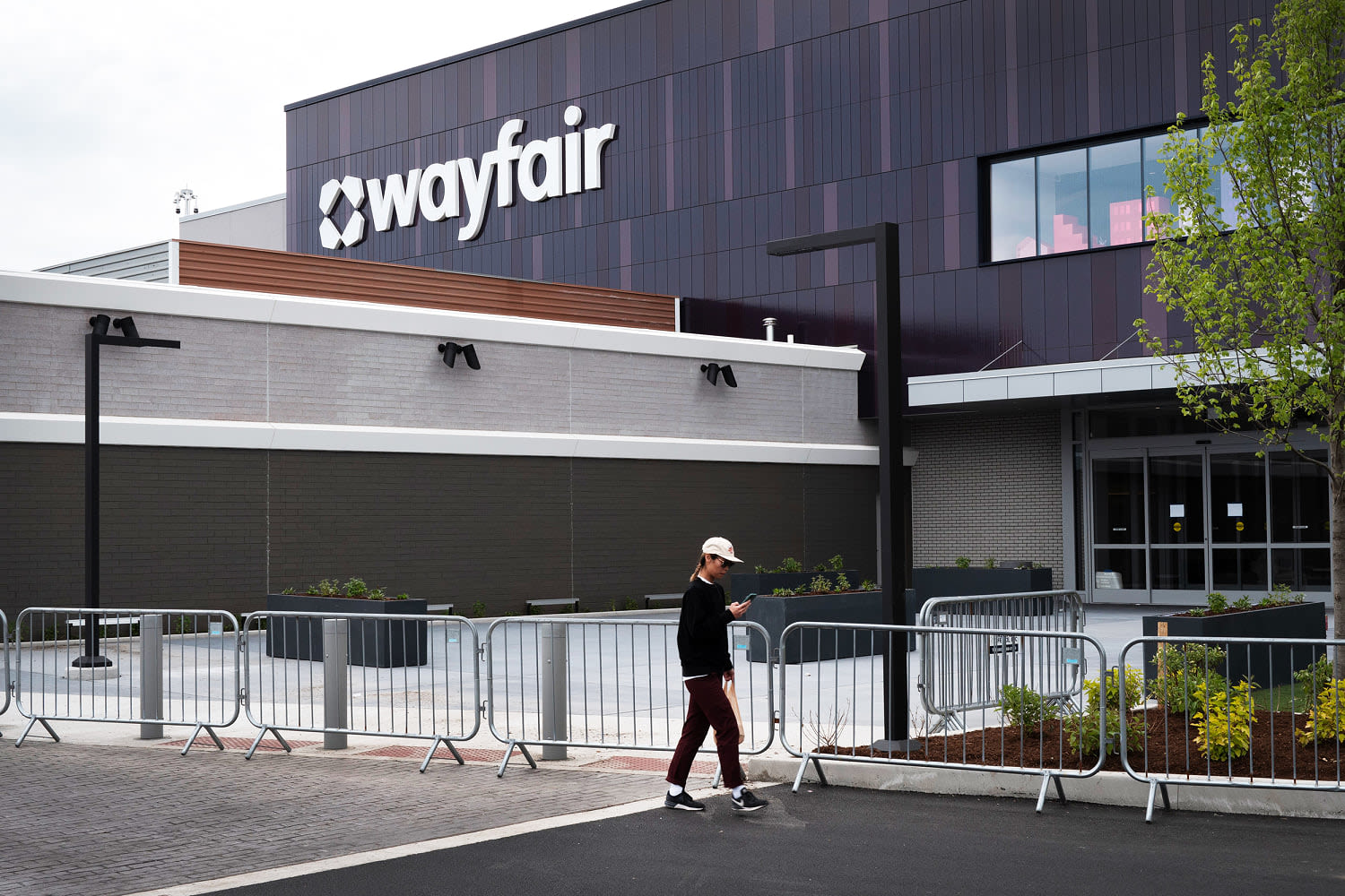 Wayfair to open its first large store, as physical locations make a comeback