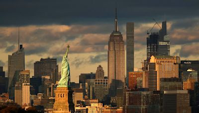 Fireball meteor blazes over Statue of Liberty amid reported loud boom