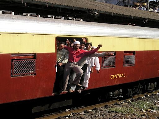 ‘Passengers carried like cattle’: Bombay HC ‘ashamed’ on condition of commuters in Mumbai local trains