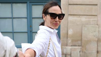 Tamara Falcó, la turista con más estilo de París con su look de básicos en blanco y negro