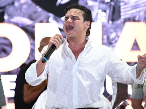 Ana del Castillo y Silvestre Dangond cantaron en el funeral de Omar Geles