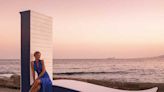 Nuria Roca y Blanca Romero disfrutan de una puesta de sol llena de magia, música y amigos en el Balneario de Málaga