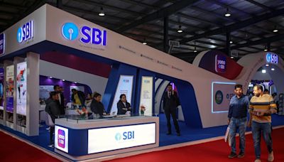 SBI share price tanks 19% amid stock market crash. Opportunity to buy?