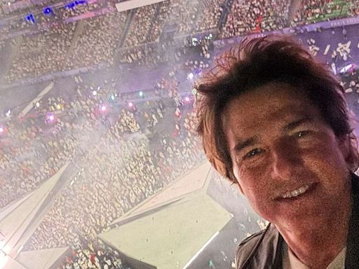 Tom Cruise realiza salto épico em encerramento das Olimpíadas de Paris