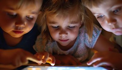Qué son los huérfanos digitales y cómo el uso de la tecnología impacta en las relaciones familiares