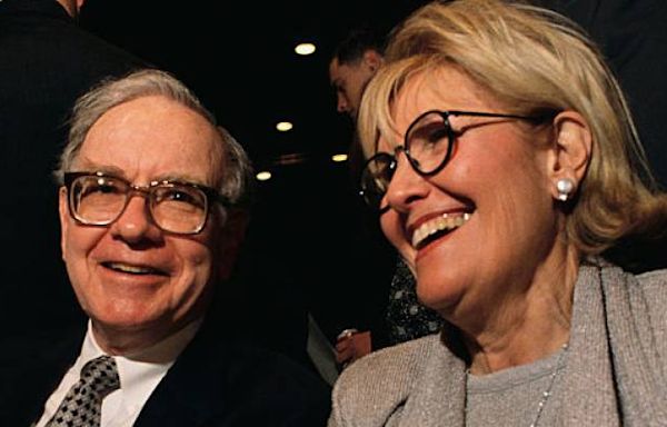 Warren Buffett says the key to a long marriage is 'low expectations' — how he applies that to his portfolio