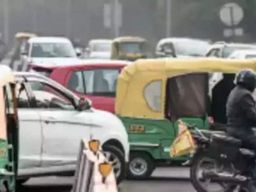 Delhi sees over 87K red light challans till Sept: These districts lead - Times of India