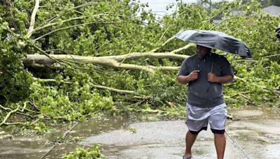 2 dead, 2.7M without power as Beryl slams Texas with strong winds, heavy rains