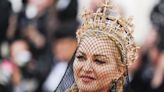 Madonna también quiere ser Merlina; así ejecutó la famosa coreografía