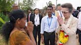 Anne watches land mine clearance at Sri Lanka’s former civil war front line