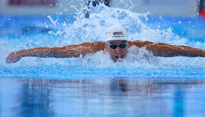 Swimming-Le Clos reveals minor tear ahead of Paris Games