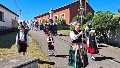 Serín procesiona y juega y La Camocha baila con Arancha Miñán (en imágenes)