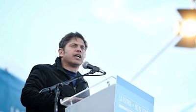 Durísima crítica de Kicillof a Milei: “Anda de gira por el mundo y no se hace responsable de nada, este Gobierno es una invitación a la disolución del país”