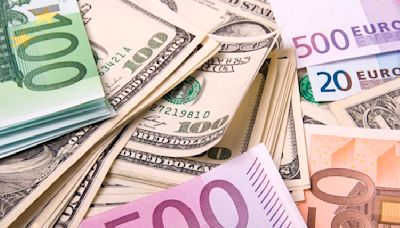 EUR/USD bounces back as US Dollar corrects after mix US flash PMI