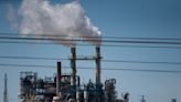 UPDATE 5-U.S. Supreme Court limits federal power to curb carbon emissions