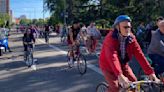 Más de un centenar de ciclistas pedalean en Valladolid en defensa del carril bici de Isabel la Católica