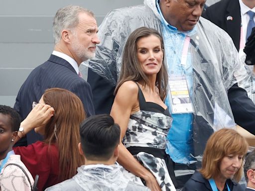 El vestido de doble escote de la reina Letizia para la inauguración de los Juegos Olímpicos