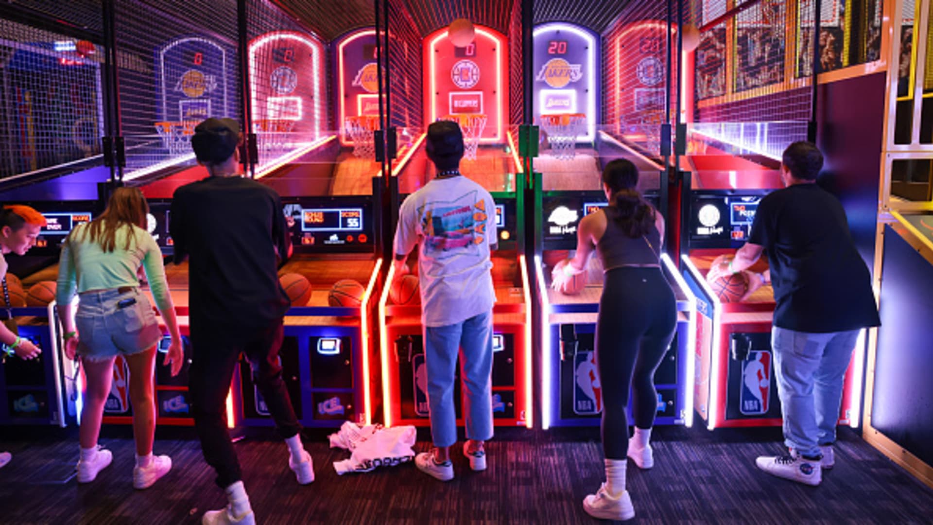 Dave & Buster's to allow customers to bet on arcade games