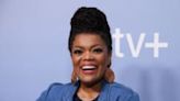 How to watch “The Jason Lee Show” episode featuring Yvette Nicole Brown