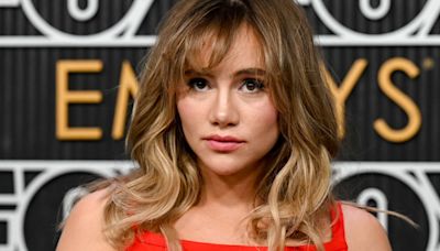 Suki Waterhouse tops off her layered bouffant with a retro starry tiara