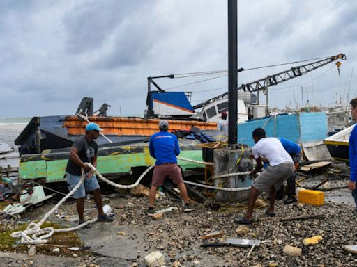 Imágenes de la destrucción que deja el huracán Beryl en las Antillas Menores, Venezuela y Puerto Rico