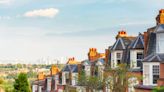 Average UK house price falls to £293,835 as market cools
